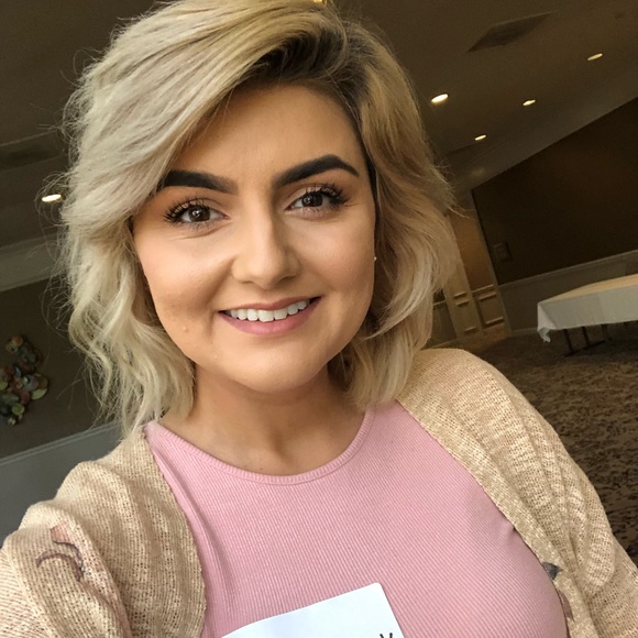 Meet your Posher, Lauren - Picture 4 of 6